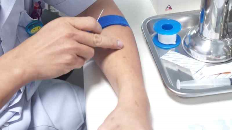 Kỹ thuật tiêm, truyền tĩnh mạch được thực hiện bằng kim luồn ngoại vi